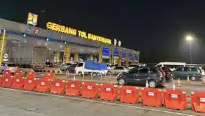 20260329_Antrean-kendaraan-tampak-di-Gerbang-Tol-Banyumanik-Kota-Semarang_1.jpg
