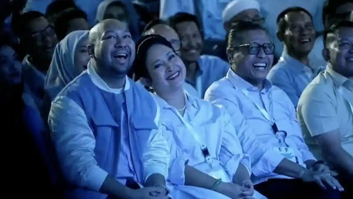 SALTINGNYA Titiek Soeharto saat Disapa Prabowo di Pidato Kemenangan, Didit Heboh Tepuk Tangan
