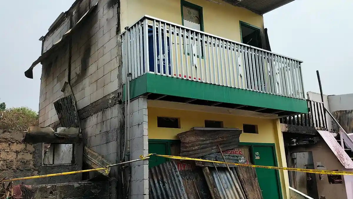 Damkar Ungkap Penyebab Api Merambat Cepat hingga Hanguskan 100 Rumah Warga di Simprug