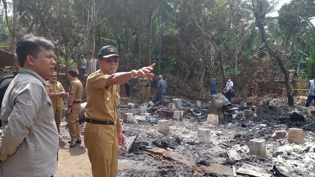 Bupati Ciamis Kunjungi Kampung Adat Kuta yang Terbakar, Lima Rumah yang Hangus segera Dibangun Lagi