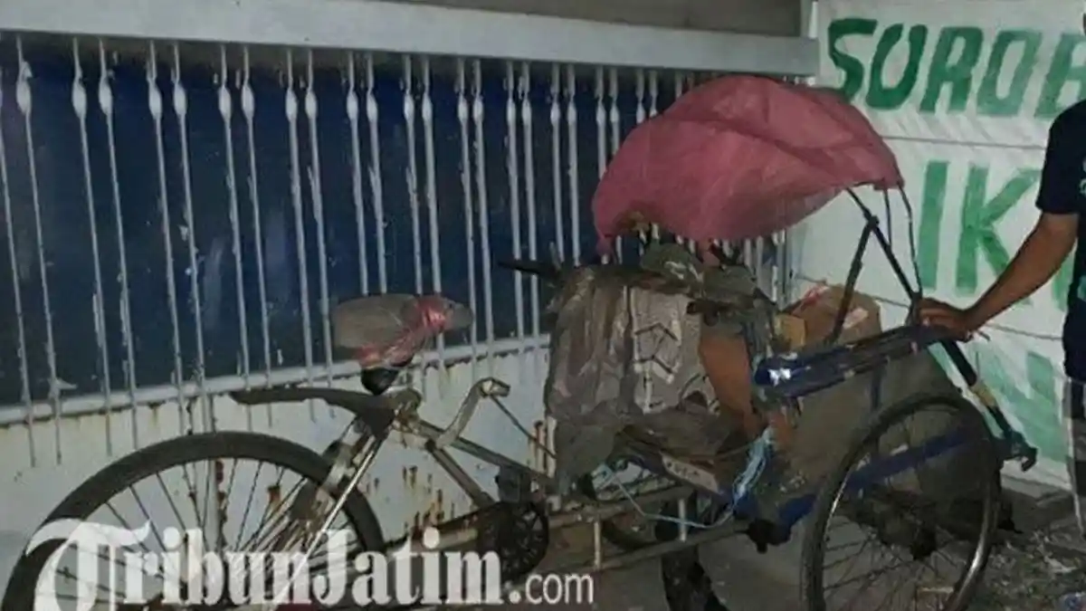 Kisah Kakek yang Hidup di Atas Becak hingga Meninggal dan Jenazahnya Ditolak Keluarga