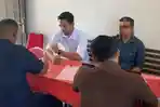 Penyidik-PPA-Polresta-Banda-Aceh-menyerahkan-tersangka-kasus-rudapaksake-Kejari-Aceh-Besar.jpg