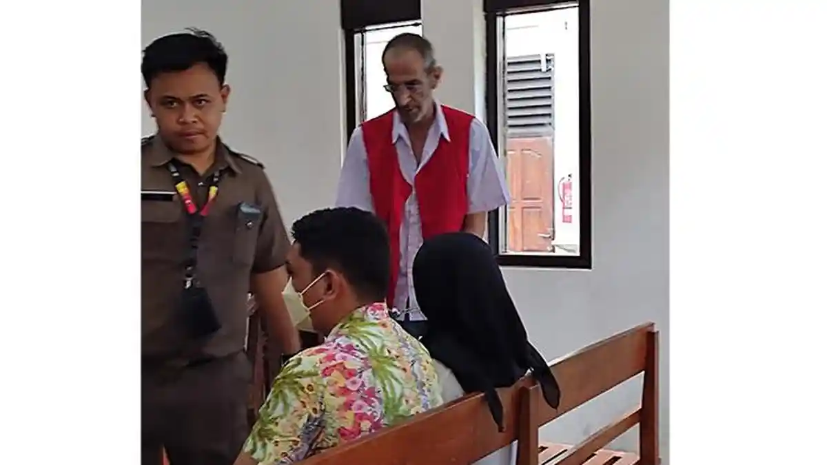 Curi Barang dan Uang Rp35 Juta di Minimarket Benoa, WN Asal Perancis Divonis 12 Bulan Penjara