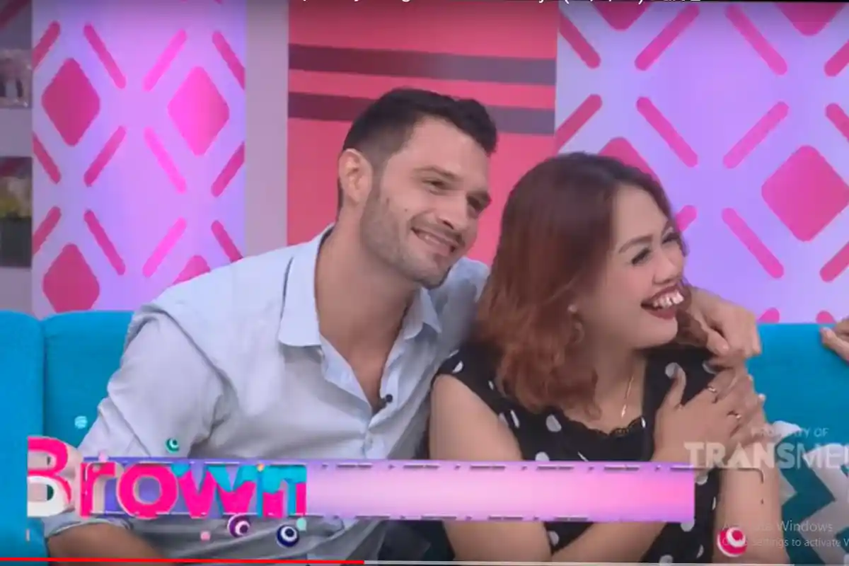 Ely Sugigi Dekat dan Gandeng Pria Bule di Depan Irfan Sebastian, Ruben Onsu: Irfan Kayak Cemburu Yaa