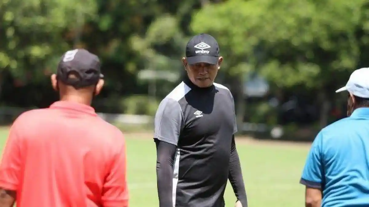 Pelatih Kiper Persebaya Benny Van Breukelen Sebut Almarhum Listianto Raharjo Sosok Pekerja Keras
