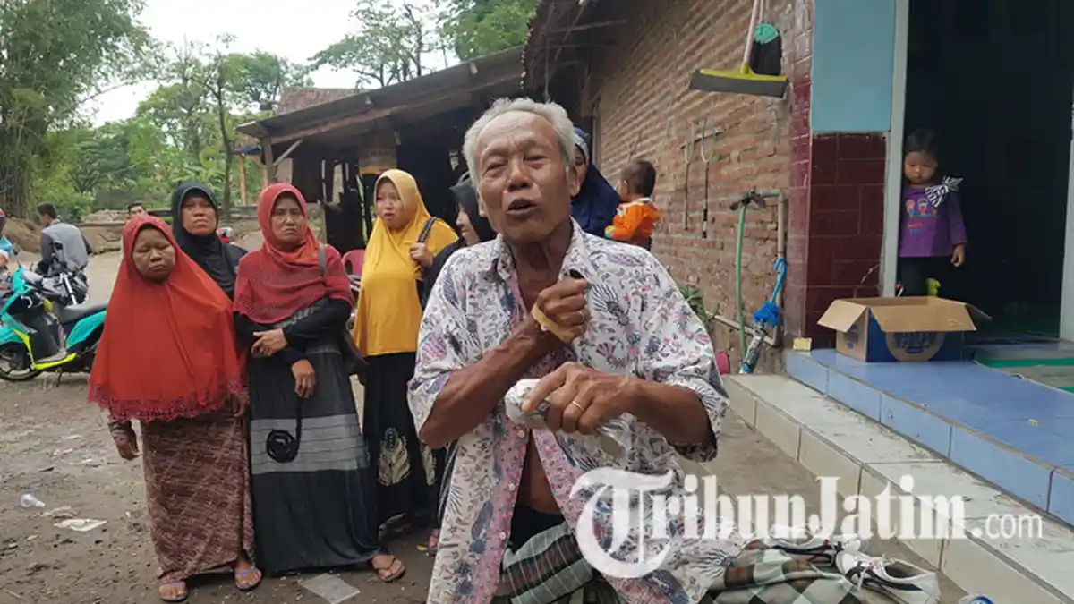 Kesal Lihat Nyawa Anak dan Cucunya Jadi Tontotan Warga, Kakek ini Lalu Bertindak Nekat nan Heroik