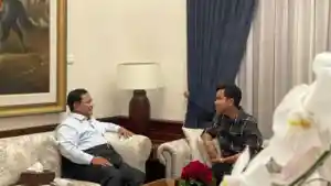 Prabowo-Subianto-dan-Gibran-Rakabuming-Raka-bertemu-di-rumah-Prabowo.jpg