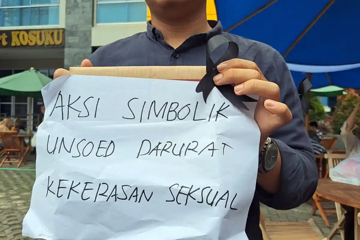 BEM Unsoed Purwokerto Bagi Pita Hitam Kepada Mahasiswa, Simbolkan Kampus Darurat Kekerasan Seksual