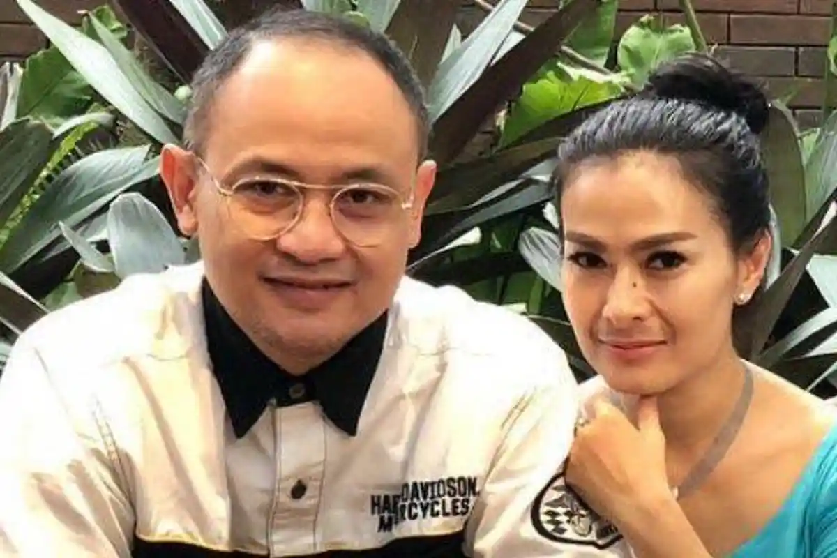 Bantah Tudingan Kepergiannya ke London Bareng Suami Untuk Melarikan Diri, Iis Dahlia: Jangan Sotoy!