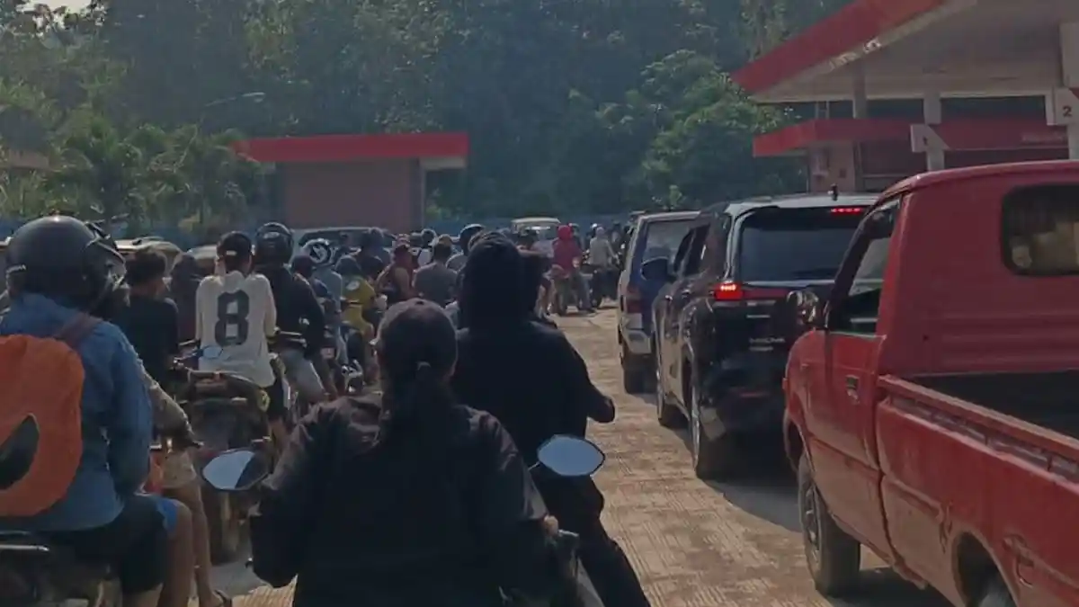 Lebih Mahal dari SPBU, Harga BBM Pertalite di Kios Perbatasan Badau Tembus Segini