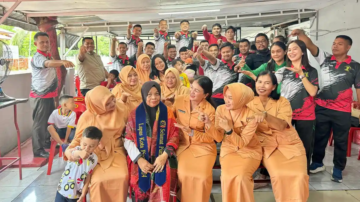 Haru Tangis Bahagia Iringi Pelepasan Purna Tugas Pegawai Lapas Kotapinang