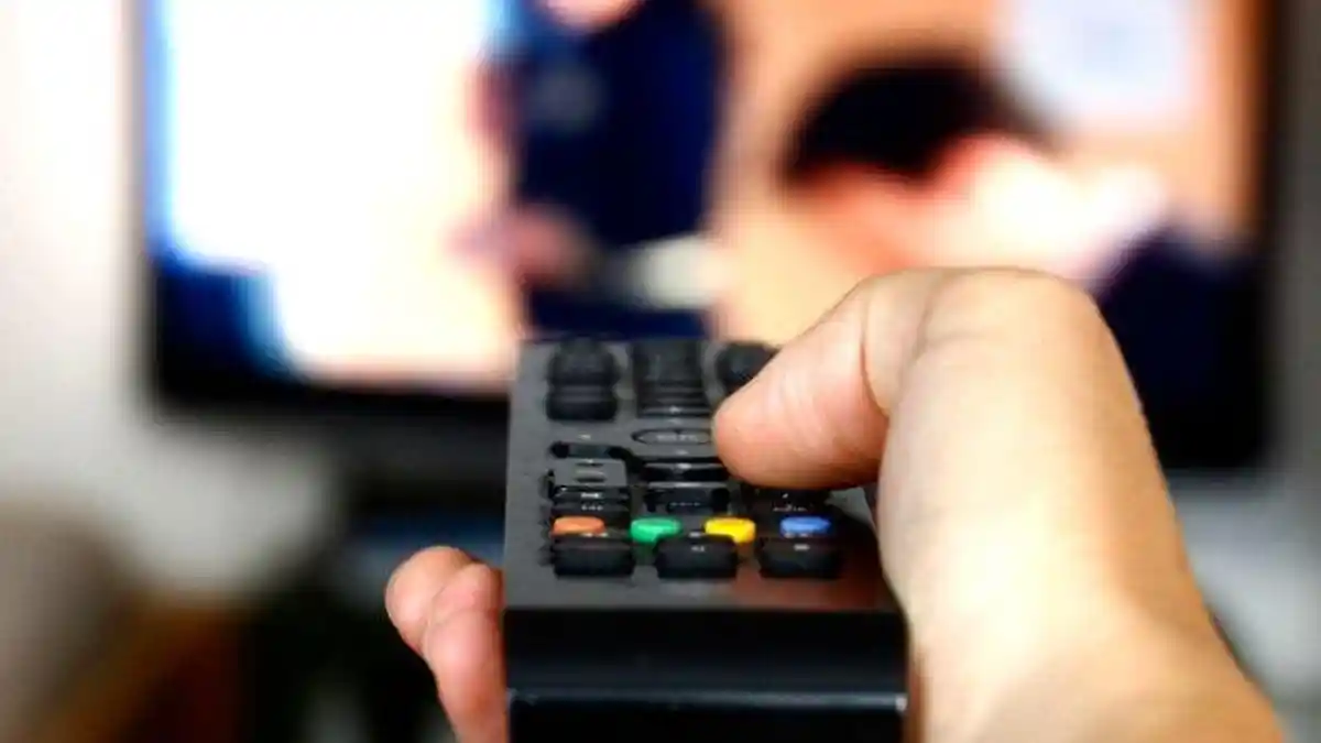 Cara Cek Apakah TV di Rumah Sudah Support Siaran TV Digital atau Belum, Perhatikan Ada Tulisan Ini