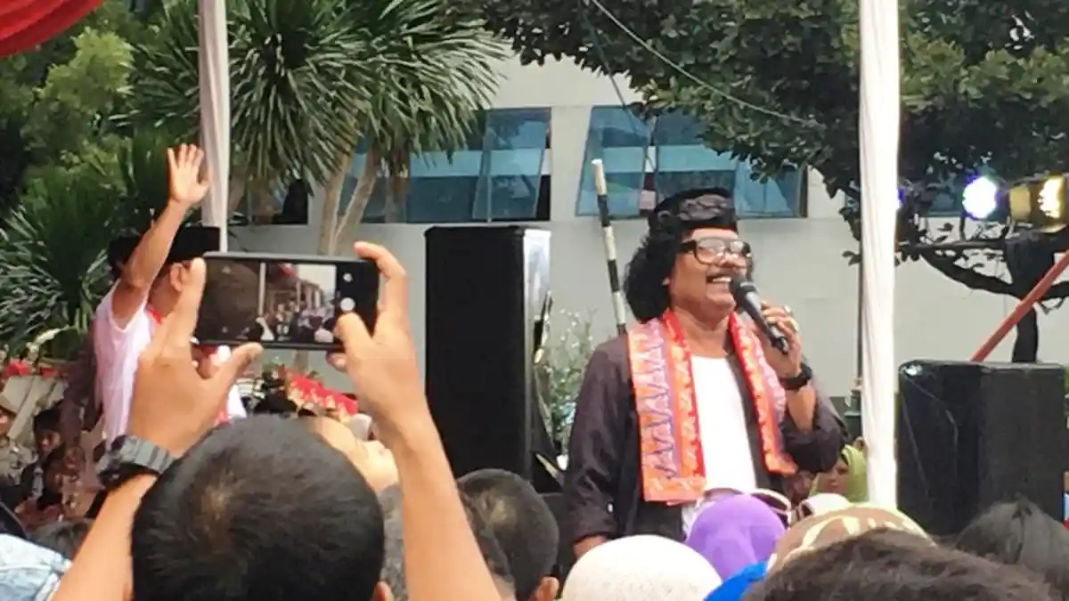 Meriahkan Balai Kota DKI, Putra Benyamin Sueb Nyanyi Lagu 