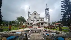 Gereja-di-Flores.jpg