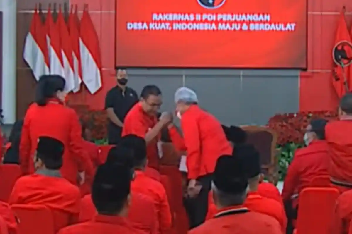 Salam Komando Ganjar-Bambang Pacul di Rakernas PDIP: Sudah Satu Komando Bos