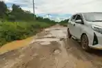 Warga dan Sopir Travel Harap Perbaikan Jalan Seputuk Tana Tidung yang Masih Tanah dan Berlubang
