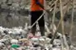 Sampah Penuhi Kali Sunter