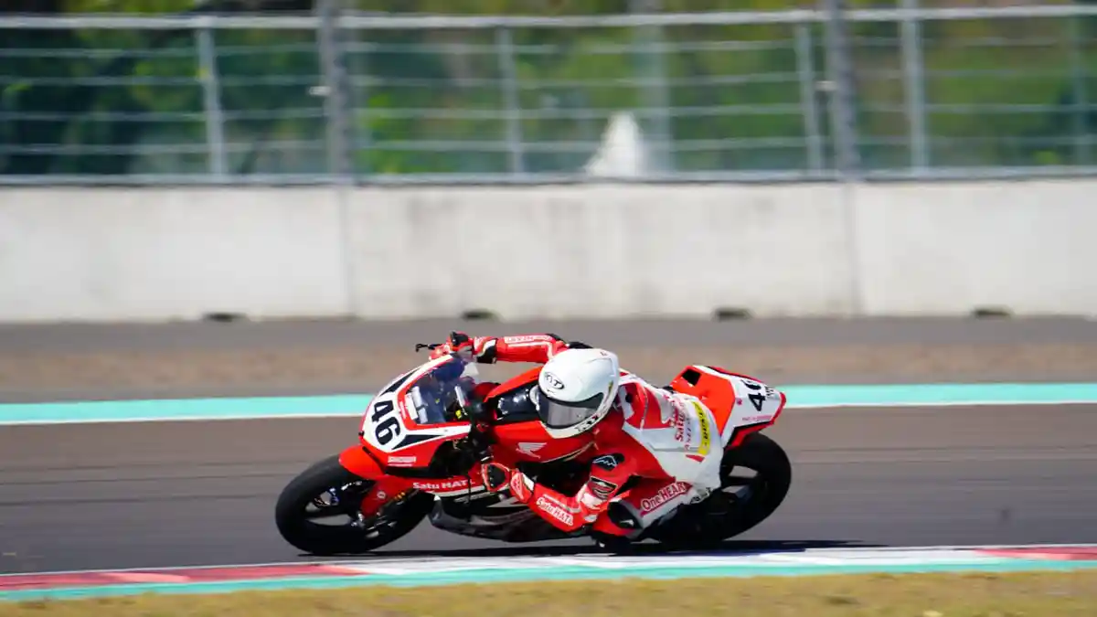 Hebatnya Herjun Pebalap Astra Honda, Sukses Juarai Balapan Pertama Kelas AP250 ARRC Mandalika