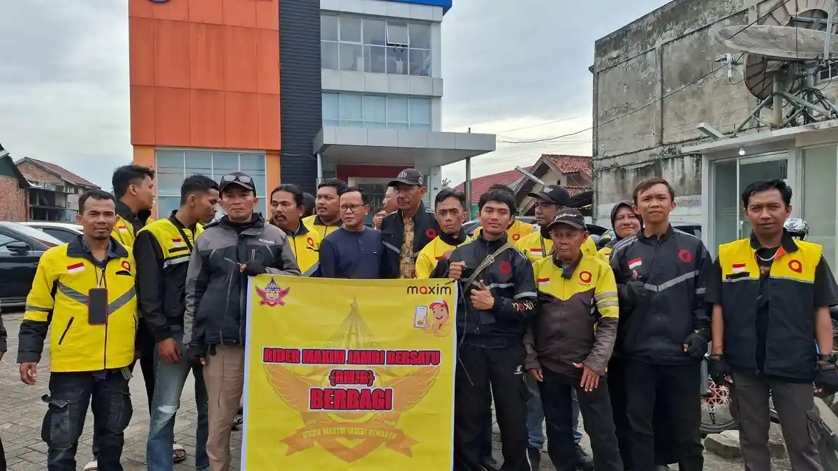 Raider Maxim Jambi Bersatu Gelar Aksi Berbagi Jumat Berkah
