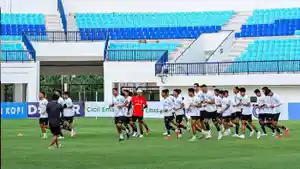 Aji-Santoso-sudah-resmi-berpisah-dengan-Persela.jpg