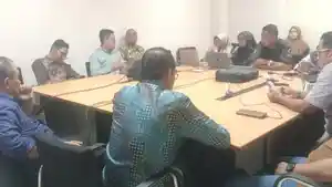 Dekan-FISIP-Unimal-Pimpin-Rapat.jpg