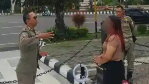 LIVE-TIKTOK-SADIS-Petugas-Satpol-PP-Kabupaten-Kediri-saat-menertibkan-konten-kreator.jpg