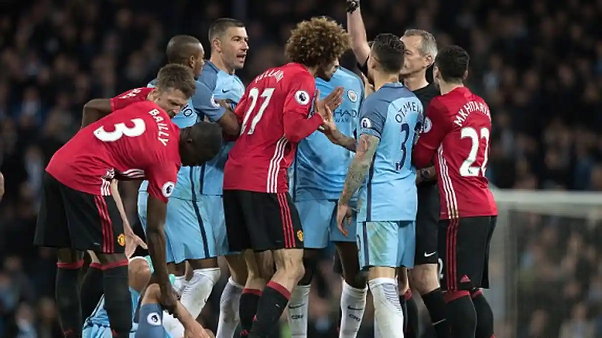 Pemain yang Protes Berlebihan Bakal Dikeluarkan Wasit 10 Menit saja di Musim Depan