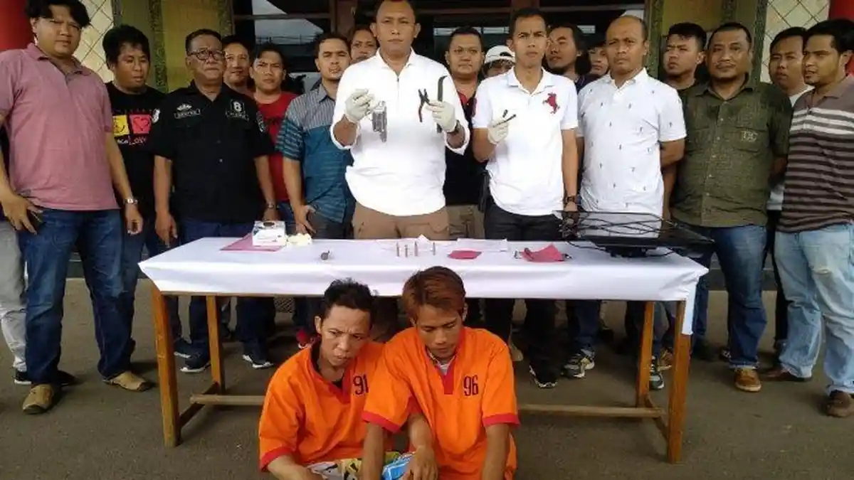 Melawan dan Acungkan Senpi ke Polisi, Dua Begal di Palembang Ditembak
