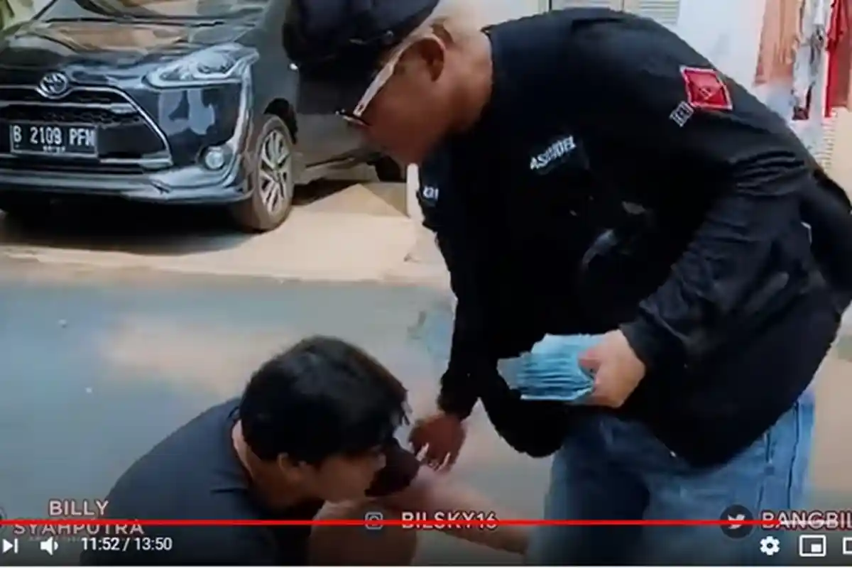 Sule Beri Uang untuk Renovasi Rumah Alm Olga, Billy Syahputra Sujud di Kaki Ayah Rizky Febian