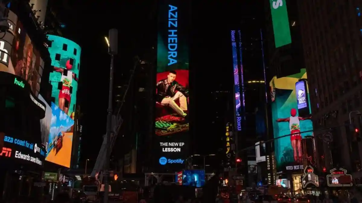 Wajah Aziz Hedra Mejeng di Videotron Times Square New York Usai Rilis EP Perdana 'Lesson'