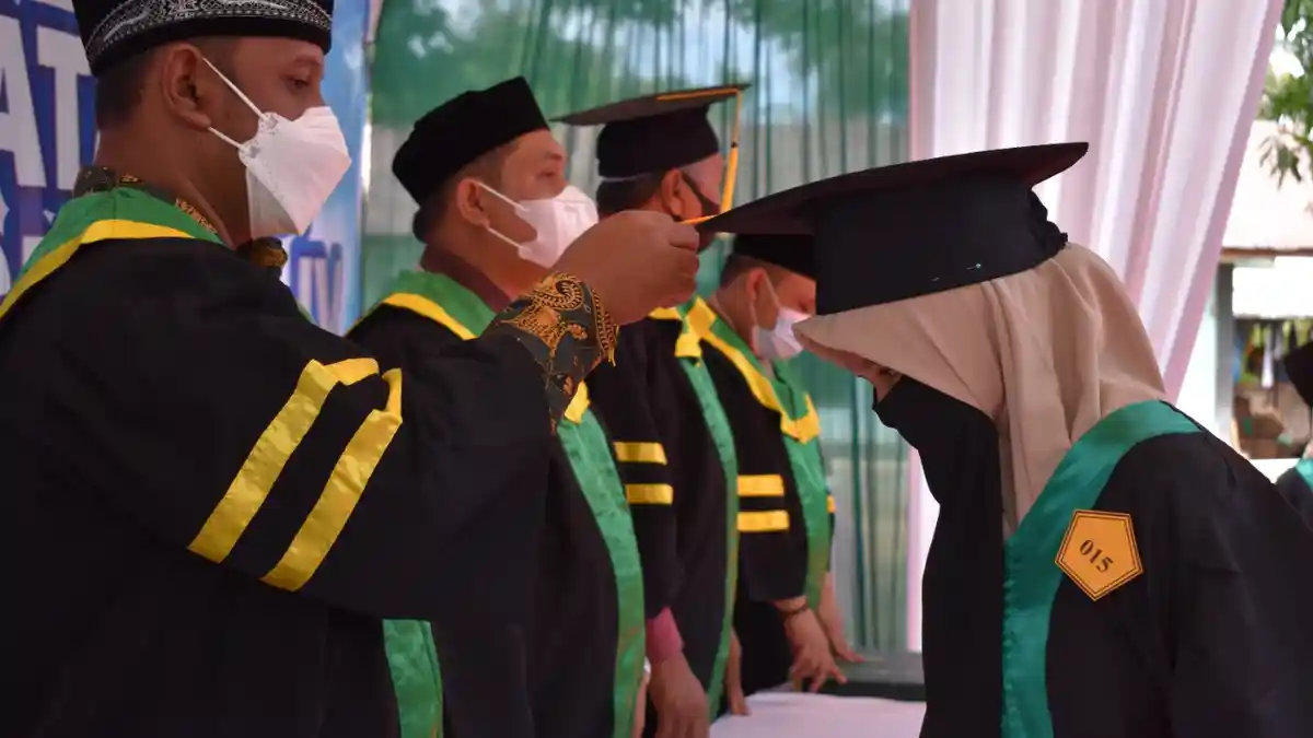 Dayah Ruhul Falah Samahani Wisuda dan Tasyakuran Perdana 78 Santri