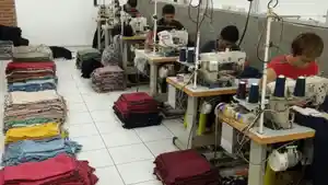 Potret-pekerja-di-sebuah-pabrik-tekstil.jpg