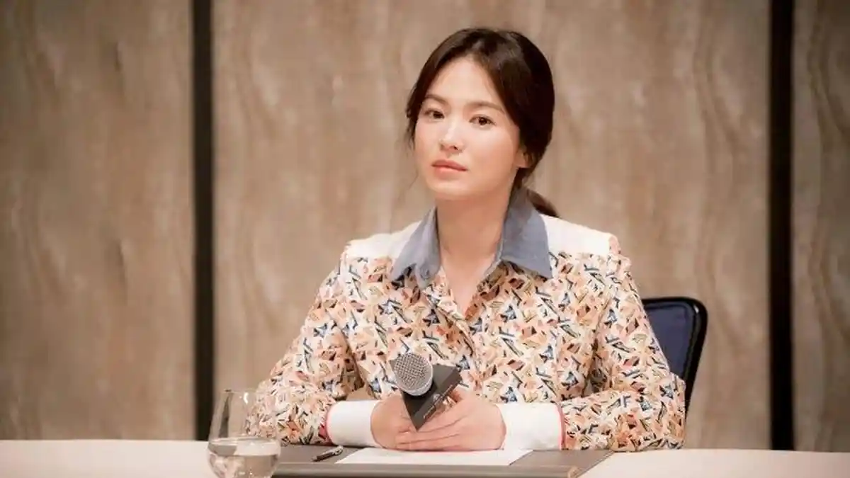 Komentar IG Hingga Inisial di Kalung, Berikut 3 Hal yang Jadi Bukti Song Hye Kyo & Hyun Bin Balikan