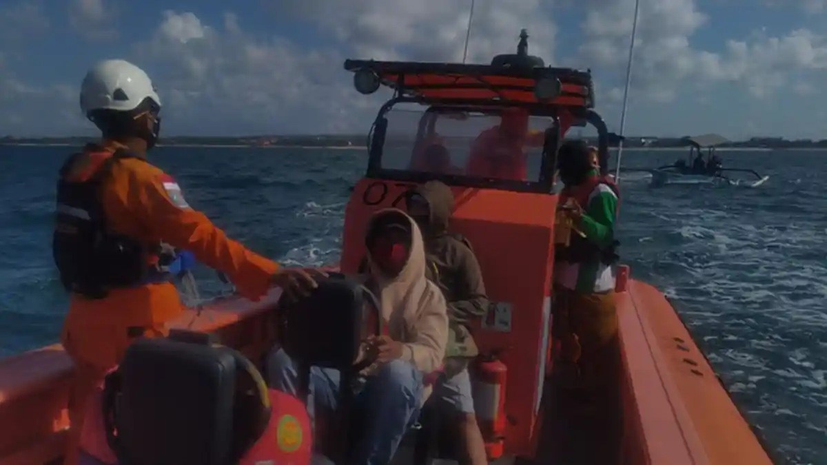 Basarnas, BPBD hingga Warga Cari Korban yang Hilang Akibat Jukung Tabrakan Perahu Porsesain