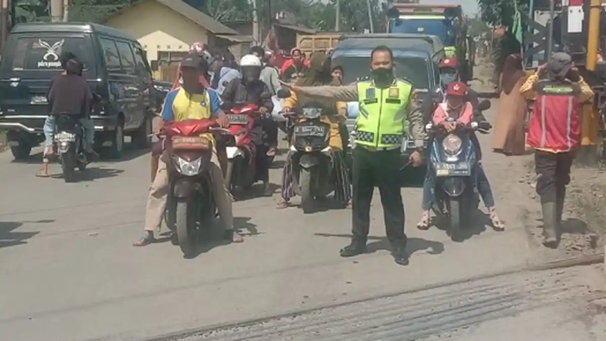 Pengendara Motor Tewas Disambar Kereta Api saat Nekat Menerobos Perlintasan di Parung Panjang