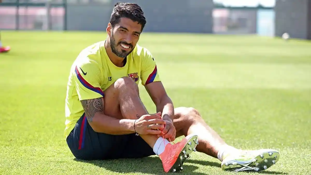 Presiden Barcelona Dianggap Pengecut Setelah Pecat Luis Suarez Lewat Telepon