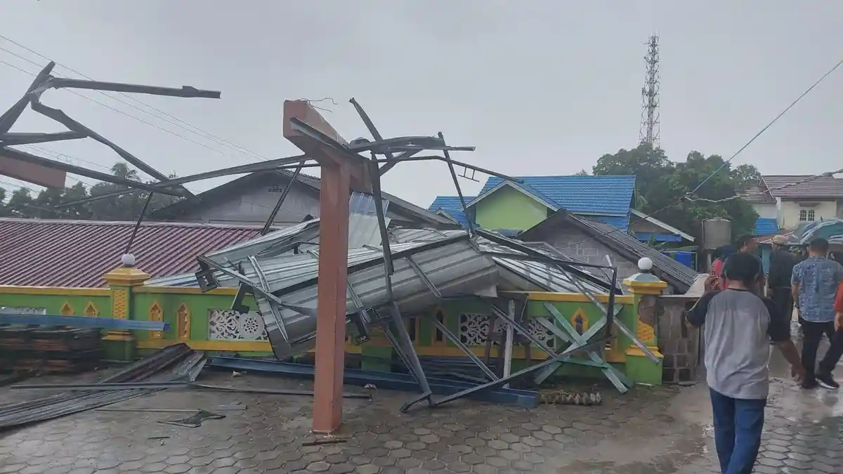 Kubah Masjid Roboh Dampak Cuaca Ekstrem di Karimun, Lurah Ungkap Kronologisnya