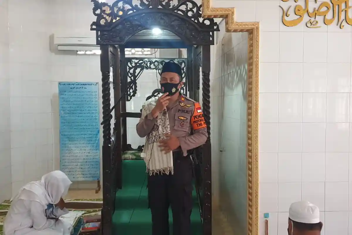 Jalankan Jumat Keliling, Satbinmas Polres Tabalong Sampaikan Imbauan Pakai Masker