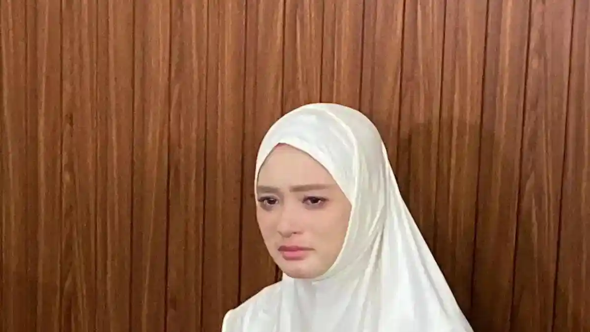 USAI Video Syur Dibongkar, Inara Rusli Nangis Minta Maaf dan Akhiri Pernikahan Siri dengan Insanul