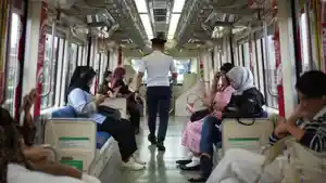 INDEKS-KEPUASAN-Suasana-dalam-kereta-LRT-Jabodebek-pada-Kamis-9102025.jpg