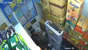 perampok-minimarket-di-jaktim-Sabtu-24-Mei.jpg