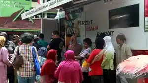 20140811_155331_bayar-pbb-melalui-mobil-keliling-bank-dki.jpg