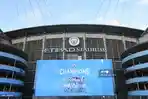 spanduk-champions-2021-baru-tergantung-di-luar-stadion-setelah-manchester-city.jpg