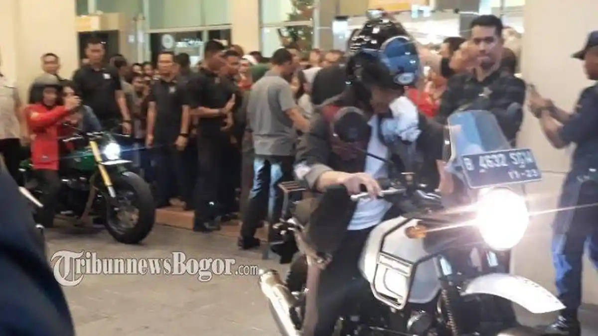 Gara-gara Jokowi Tak Nyalakan Lampu Motor, Mahasiswa Mengadu ke MK