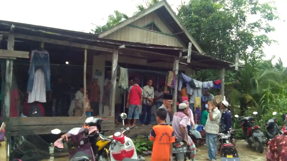 Celana dan Songkok Terbakar Akibati Disambar Petir, Kuping Kanan Korban Mengeluarkan Darah