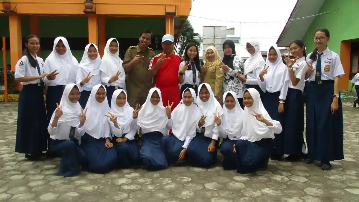 Pelajar SMPN 33 Makassar Bawakan Tarian Asal Luwu di Istana Negara