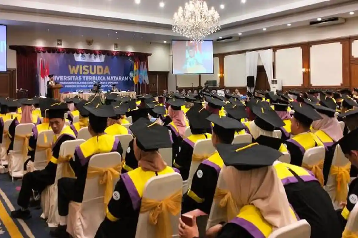 271 Lulusan Dikukuhkan, UT Mataram Buktikan Keberhasilan Pendidikan Jarak Jauh