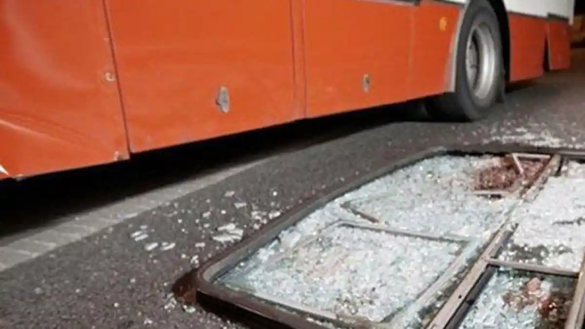 Kecelakaan Maut Tadi Malam Tahun Baru, 6 Orang Tewas, Bus Oleng Tabrak Pembatas Jalan