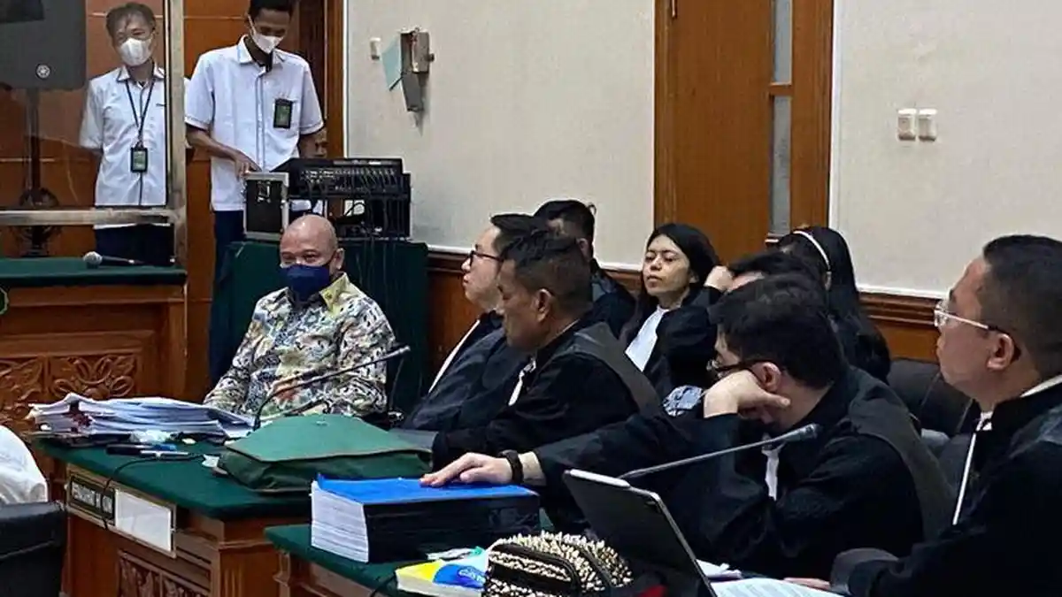 Teddy Minahasa Mengaku Pusing Setelah Dengar Mantan Polisi Jenderal Bintang Tiga