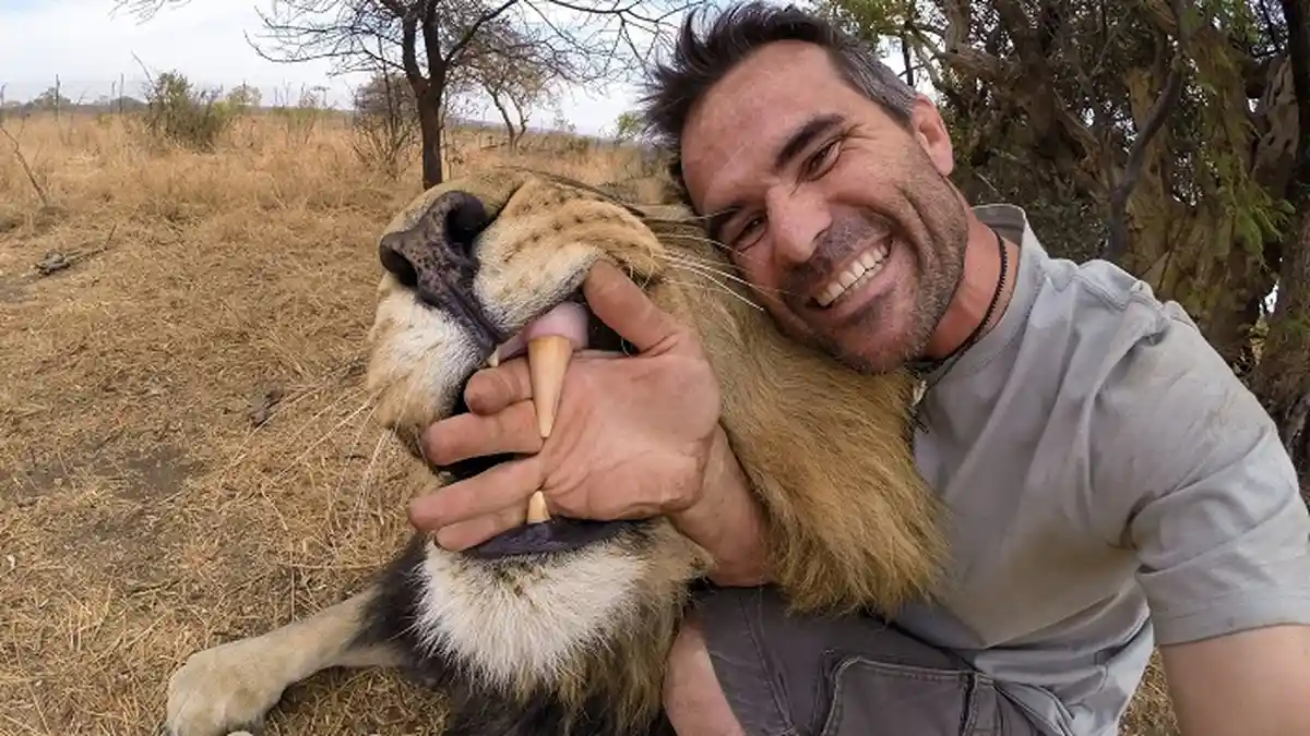 VIDEO: Inilah Resep Bercanda Dengan Singa Ganas ala Kevin Richardson - kevin-richardson_20151124_131519.jpg